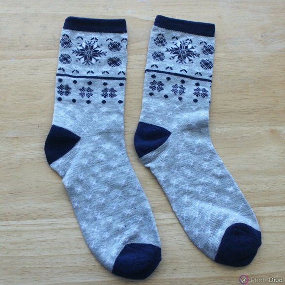 Woman's Fair Isle Print Socks, Gray with Navy Blue and White, New Without Tags - Picture 2 of 2